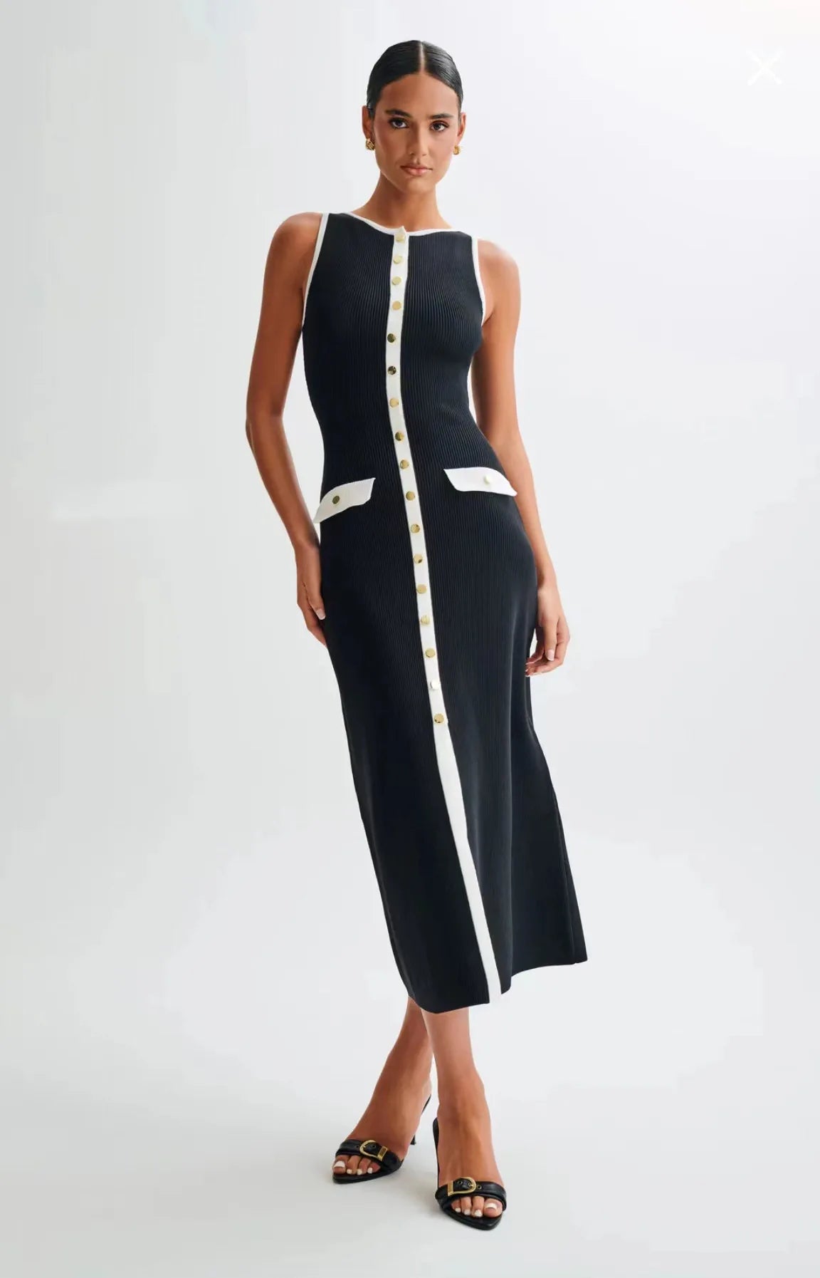 Virginie – robe longue côtelée boutons dorés chic