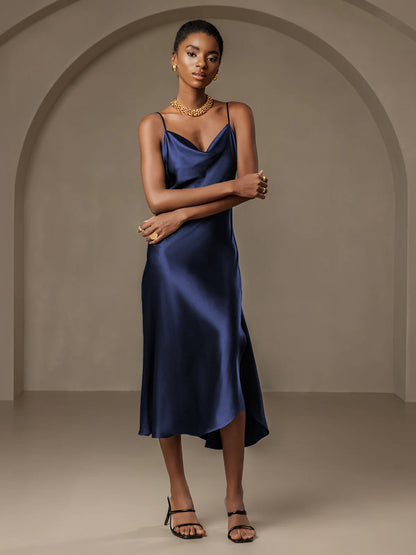 Robe longue en soie pure avec bretelles spaghetti et fente