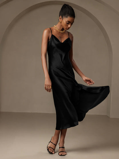 Robe longue en soie pure avec bretelles spaghetti et fente