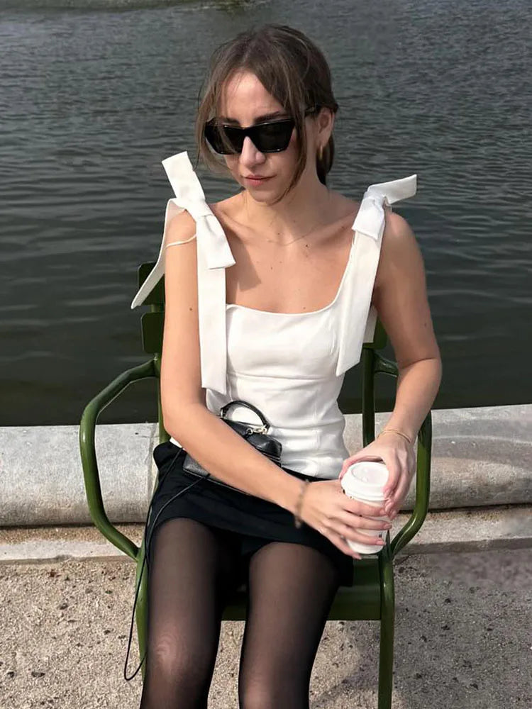 Théa – top sans manches à nœuds et col carré