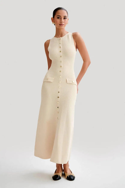Régine – robe longue côtelée boutons dorés chic