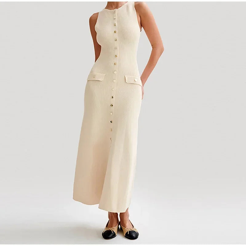 Régine – robe longue côtelée boutons dorés chic