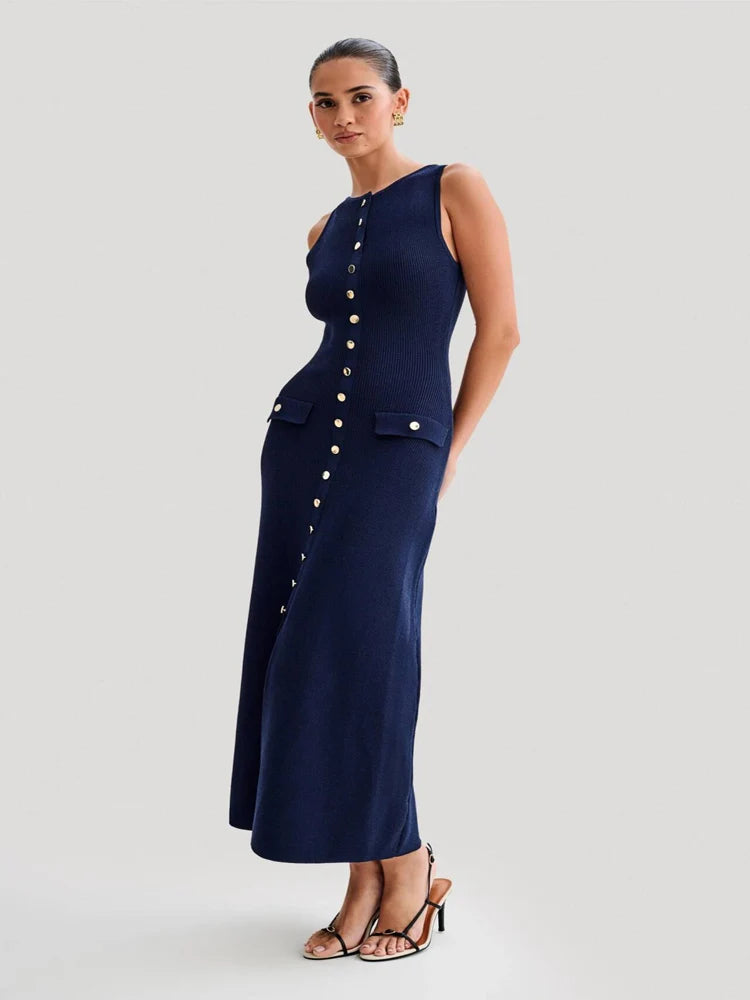 Régine – robe longue côtelée boutons dorés chic