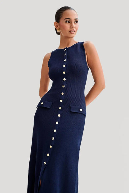 Régine – robe longue côtelée boutons dorés chic