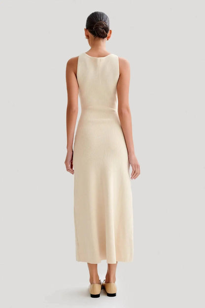Régine – robe longue côtelée boutons dorés chic