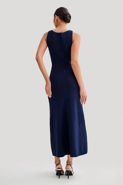 Régine – robe longue côtelée boutons dorés chic