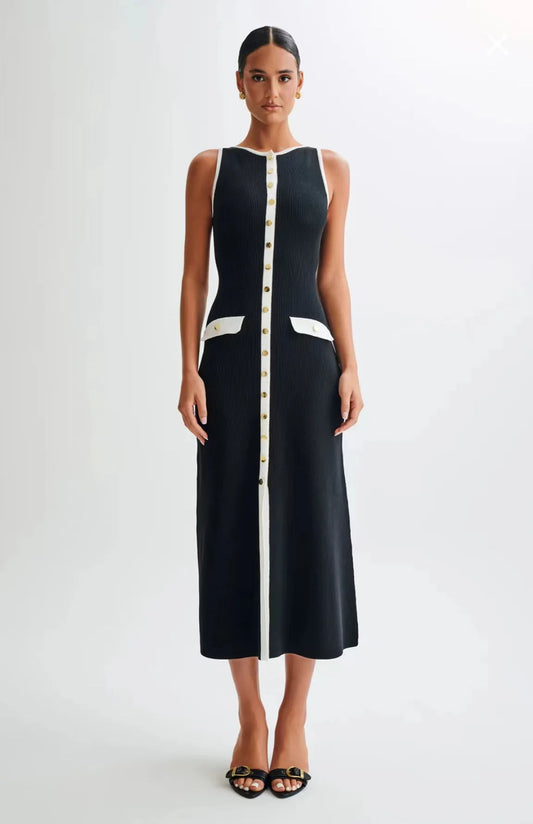 Virginie – robe longue côtelée boutons dorés chic