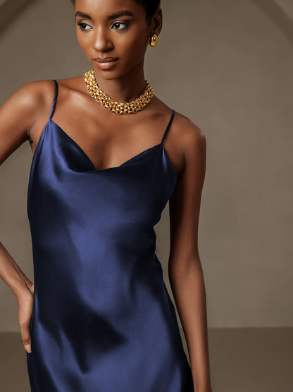 Robe longue en soie pure avec bretelles spaghetti et fente